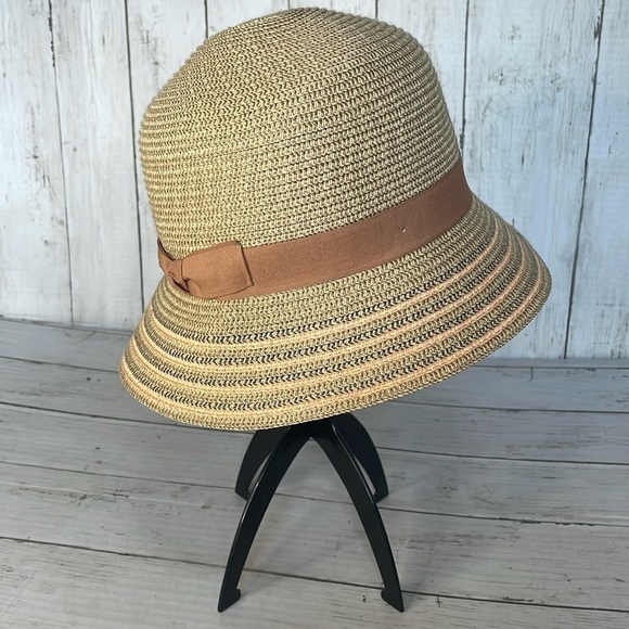 NWT Betmar Tricia Sun Protection Cloche Straw Hat - Picture 1 of 7